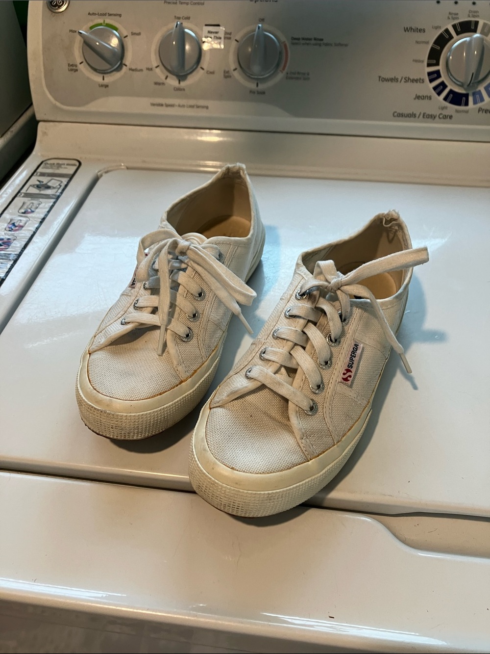 Superga 7.5 2750 Cotu Classic sneakers canvas upper and rubber sole.